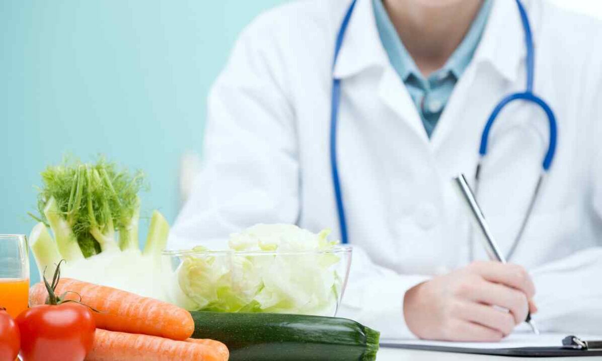 médico prescribe dietas para parasitos