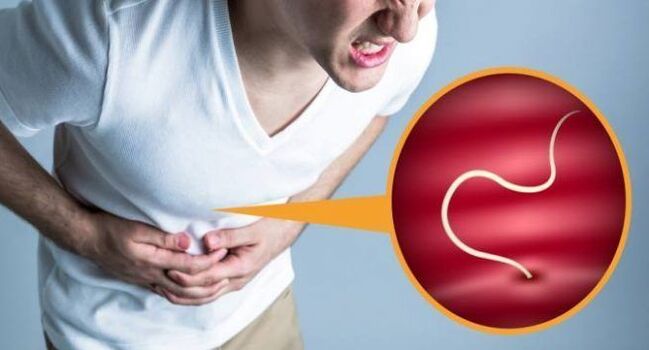 A dor abdominal é un síntoma da presenza de parasitos no corpo